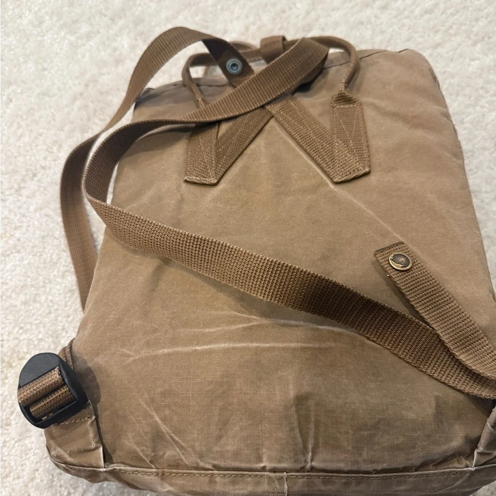 FjallRaven Kanken Classic Backpack (Clay) 23510 - Picture 6 of 12